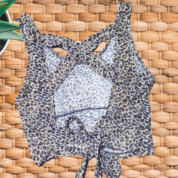 💲🐾 Cheetah Print Crop Top 🐾 - Picture 2 of 4